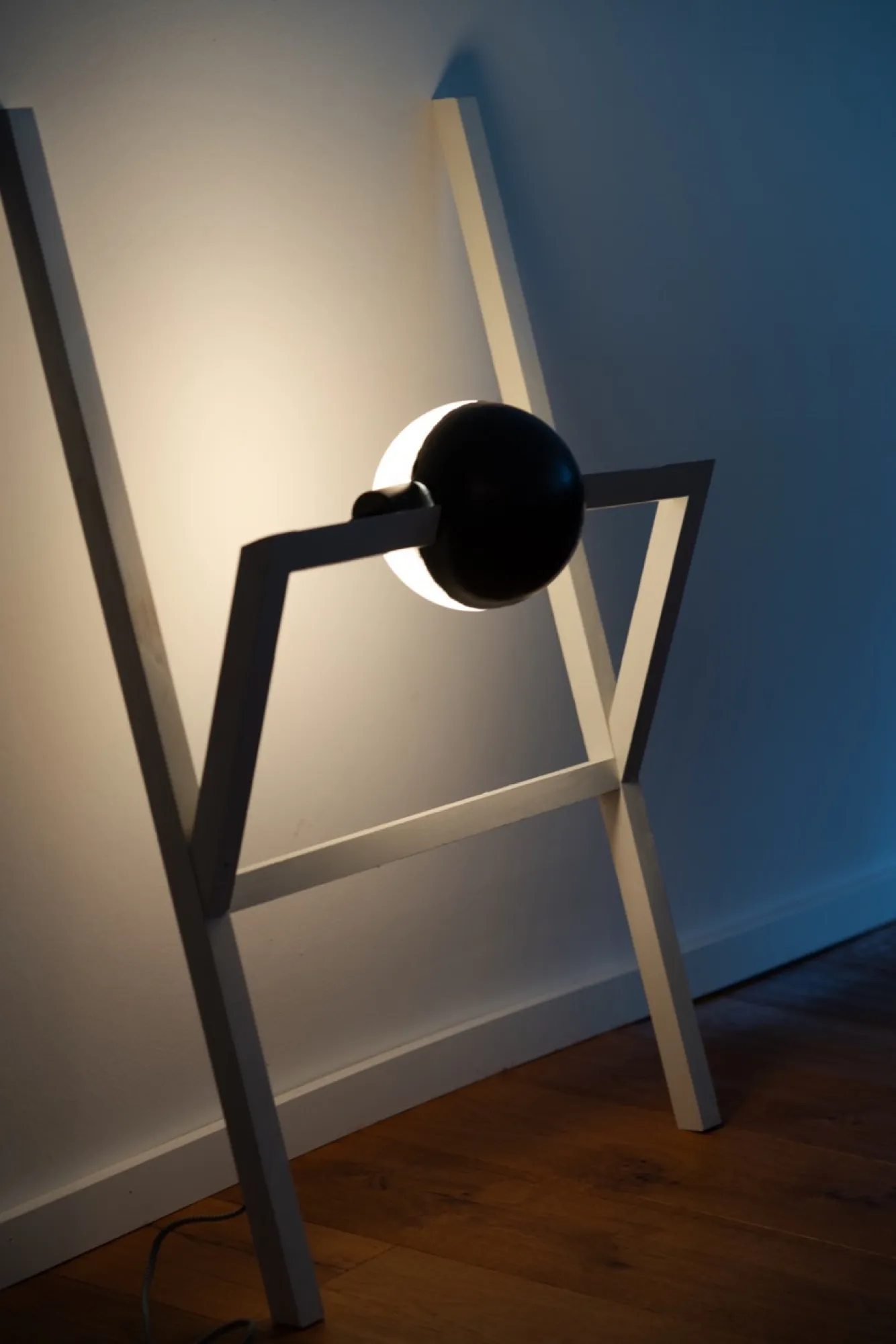Framed Rotating Light, image 3